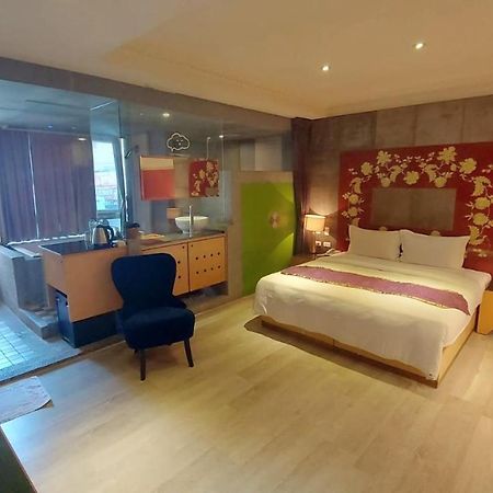 Jungle City Motel Chiayi City Exterior photo